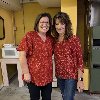 Board Member Jo Ellen Whitehair and Vice-Chairman Pam Tennison-Rindt - did they plan these outfits?!